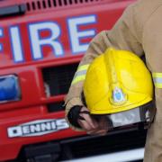 Flat fire caused by burining pan in early morning emergency service operation