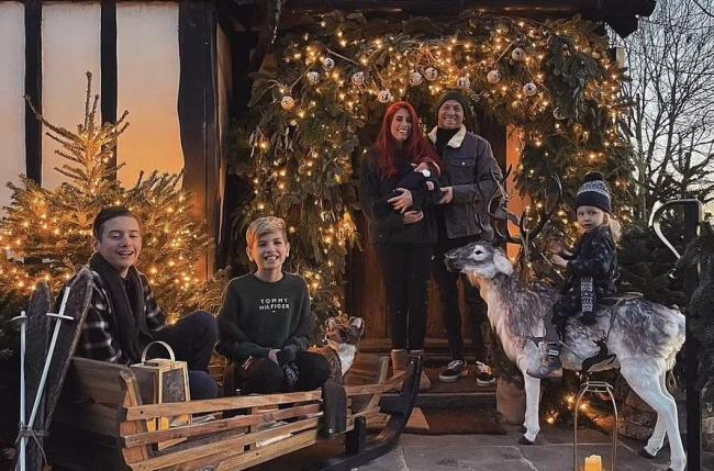 TV star Stacey Solomon unveils stunning Christmas decorations at new home