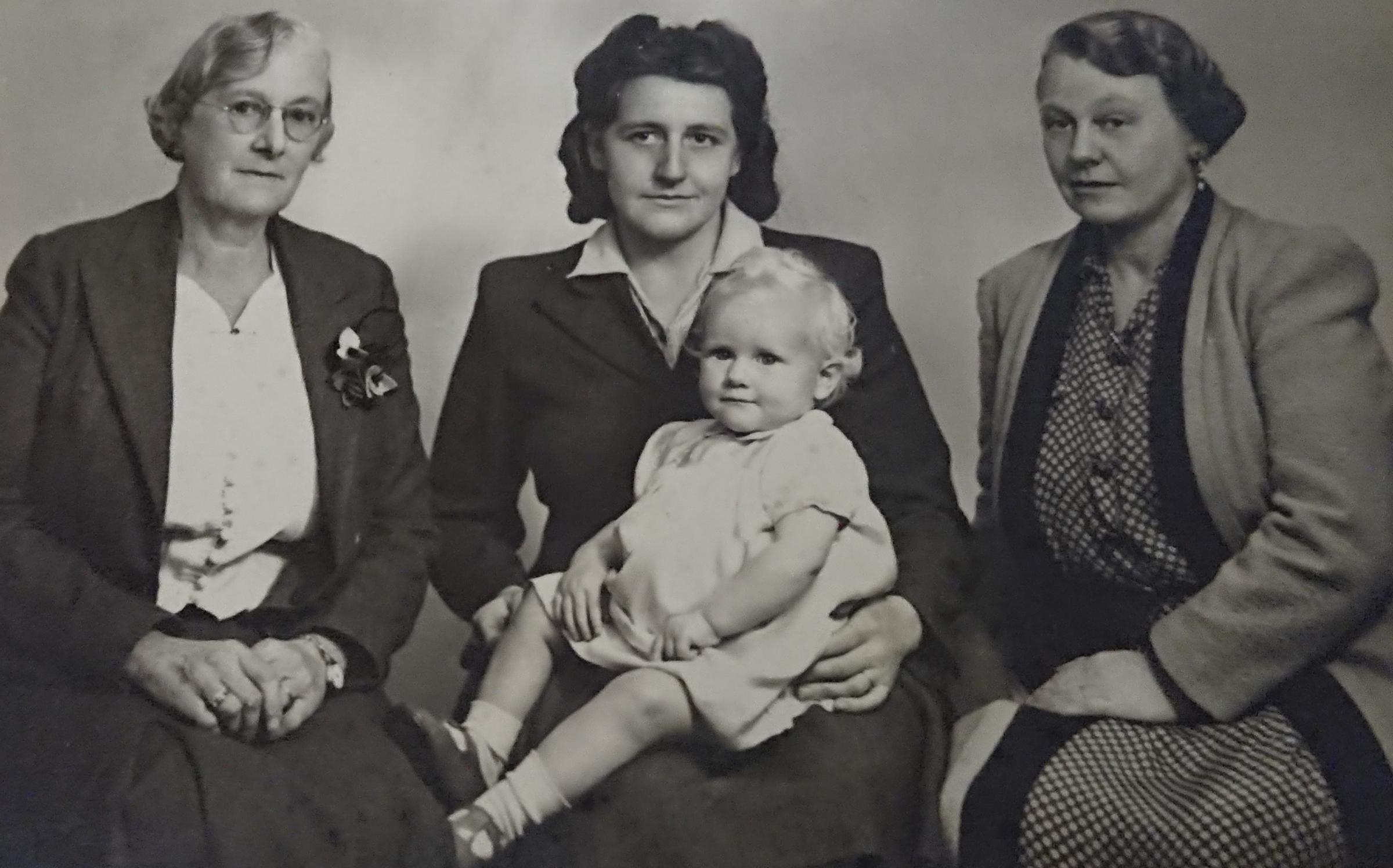 Eleanor Pepper celebrates 100th birthday in Clacton | Clacton and Frinton Gazette - Vimarsana News