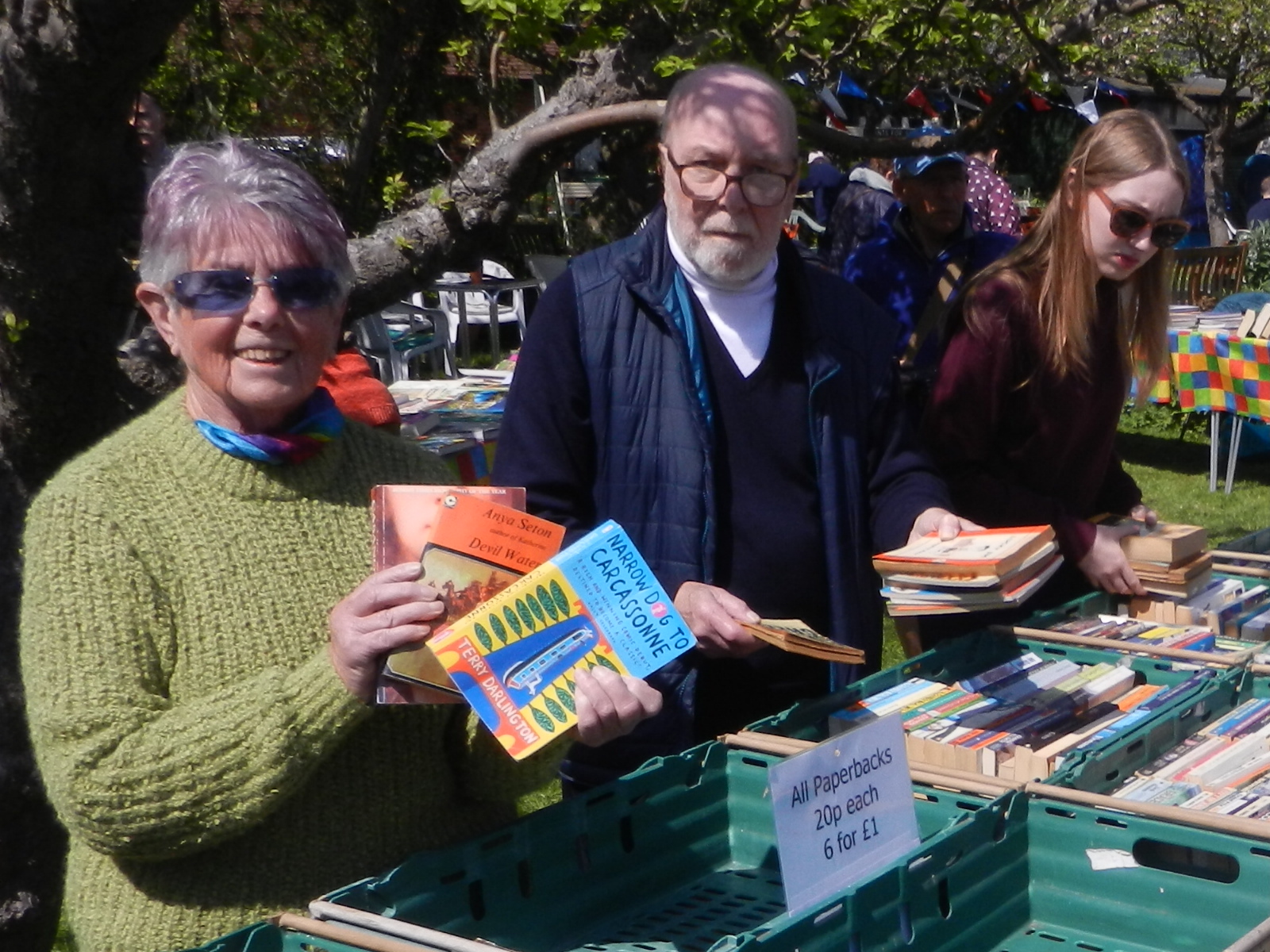 Bookworms help raise hundreds for heritage trust at book sale in Frinton - Vimarsana News