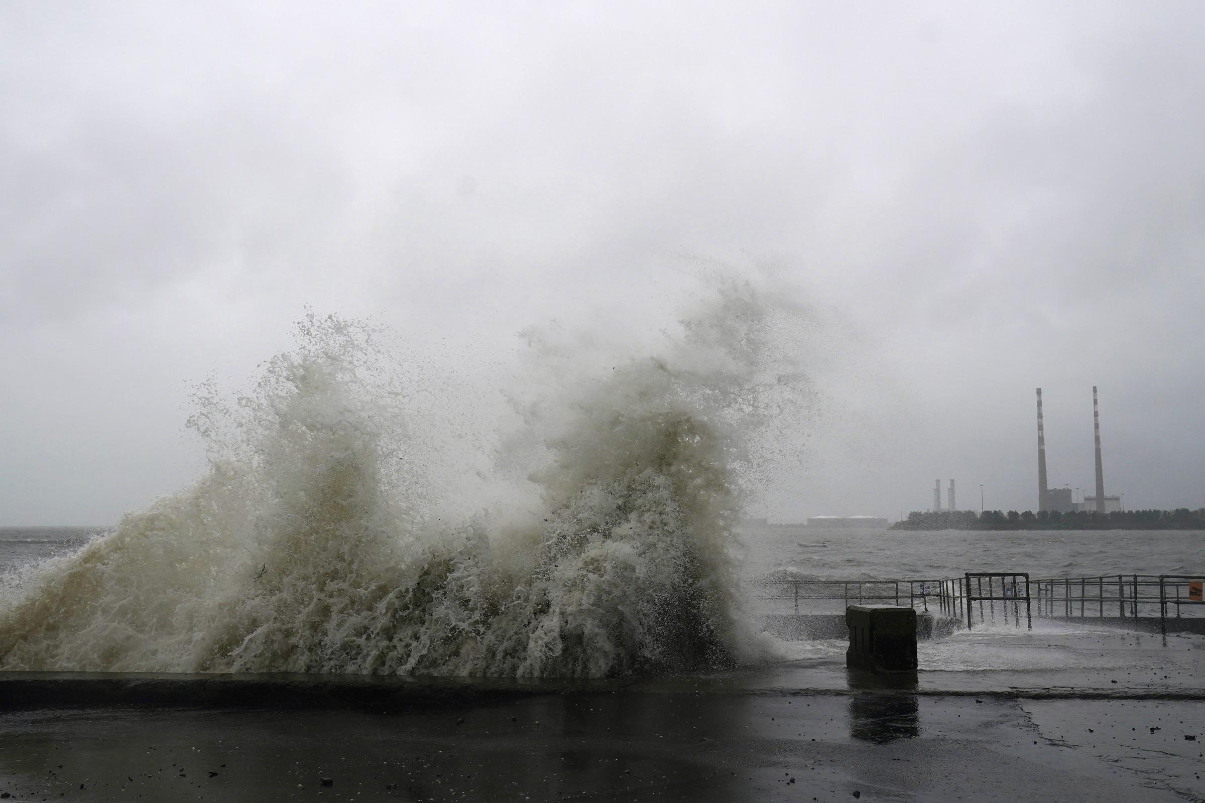 'Possible danger to life' in parts of Ireland during Storm Debi | Clacton and Frinton Gazette - Vimarsana News