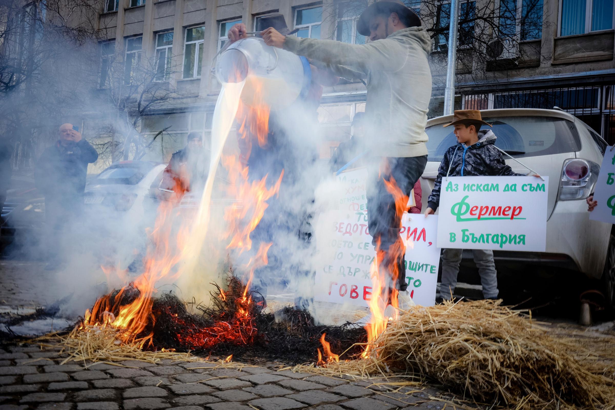 Bulgaria's farmers join Europe-wide protests | Clacton and Frinton Gazette - Vimarsana News